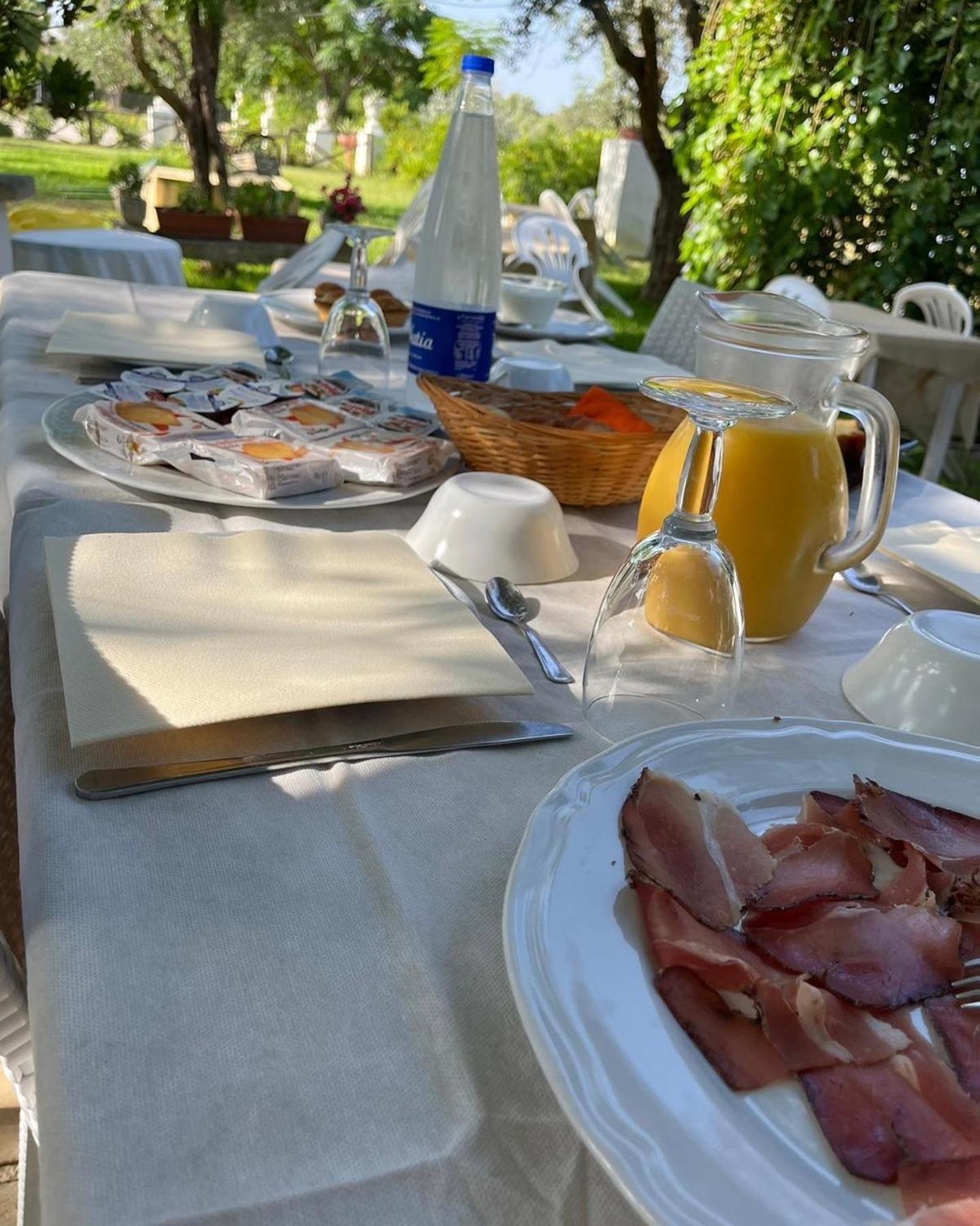 Agriturismo Tenuta La Monaca Aradeo Luaran gambar