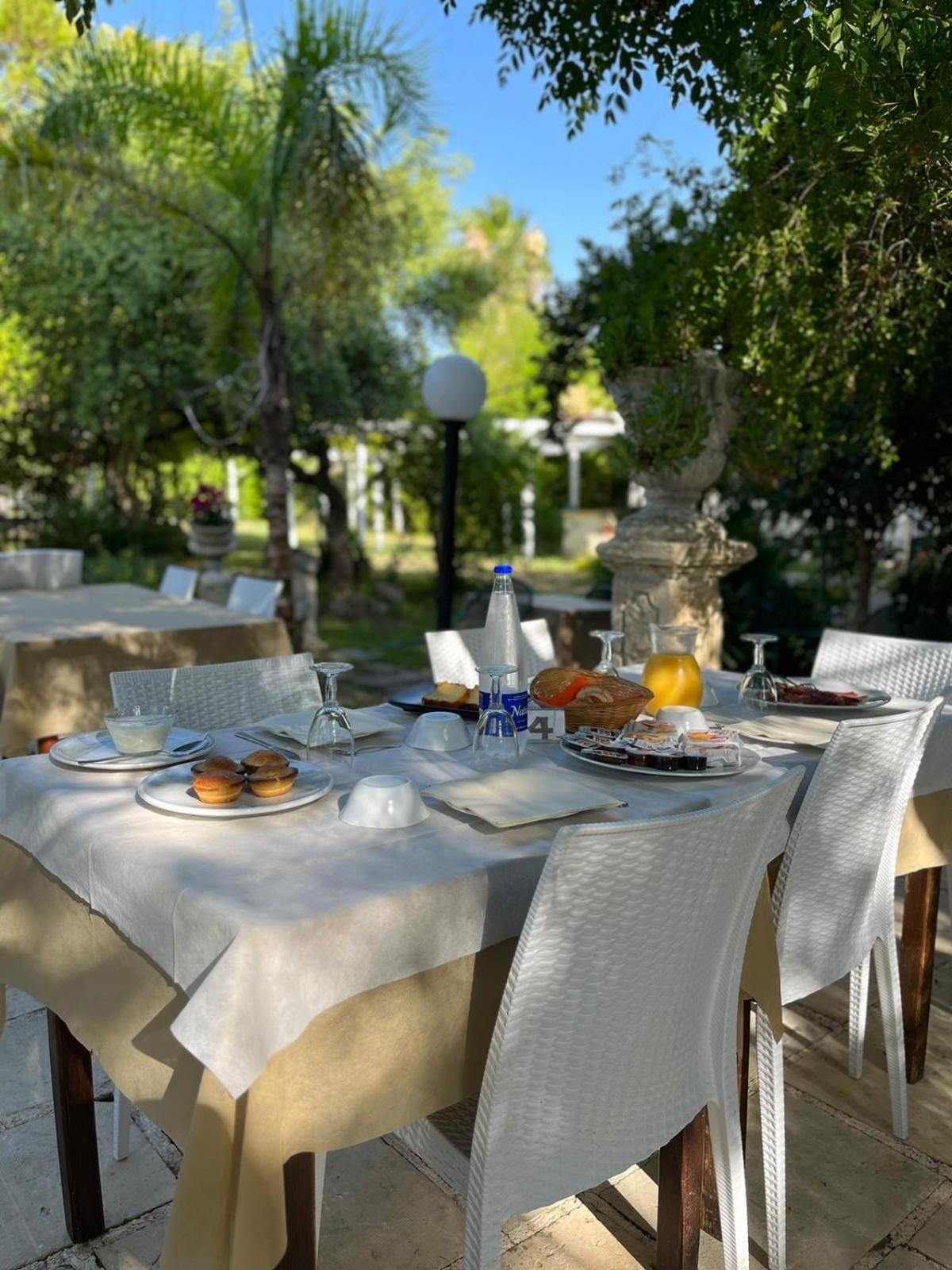 Agriturismo Tenuta La Monaca Aradeo Luaran gambar