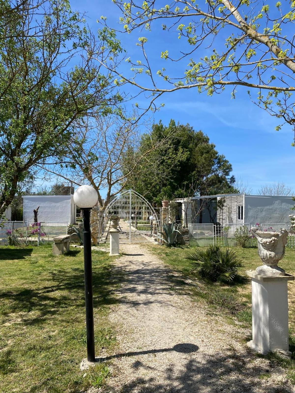 Agriturismo Tenuta La Monaca Aradeo Luaran gambar